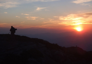 senderismo al atardecer